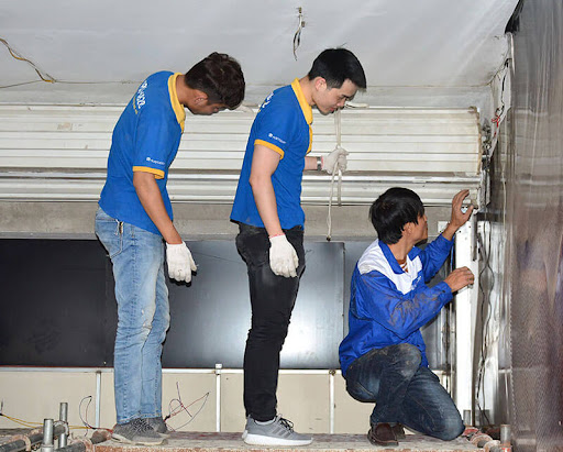 sua-cua-cuon-2 dịch vụ sửa cửa cuốn